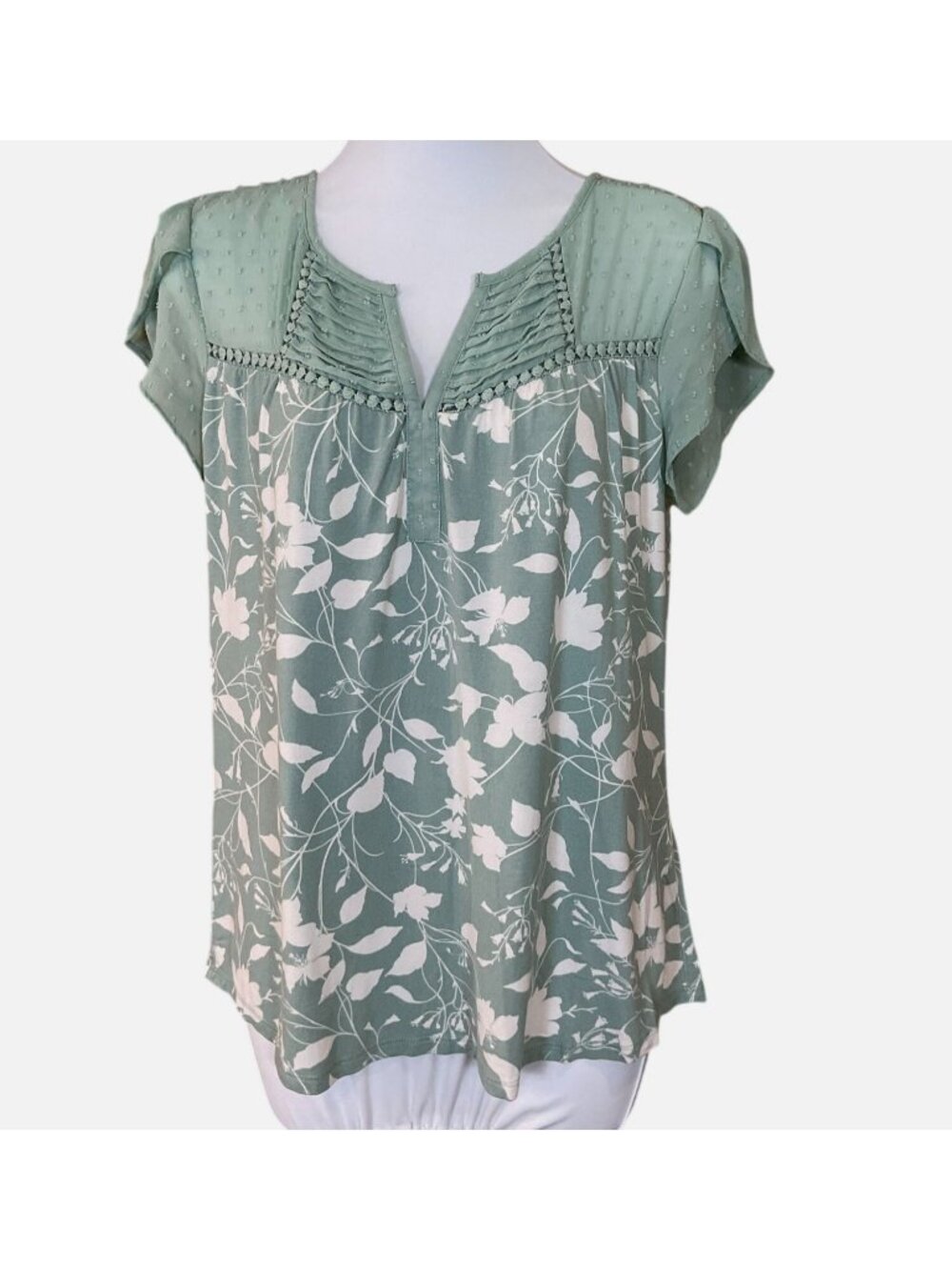 Daniel Rainn Short Sleeve Sage Green Floral Split Neck Top Swiss Dots Pintucks S